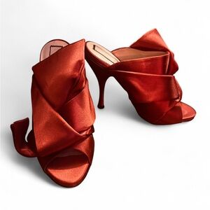 N°21 Sienna Satin Leather Peek Toe Mules/Sculptural Bow Stiletto Heel